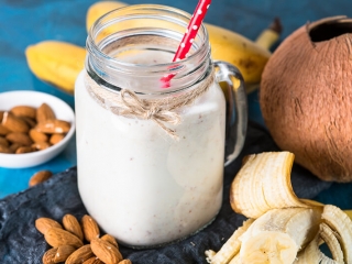 [Ako si jednoducho a rýchlo pripraviť chutný banánovo-kokosový shake?]